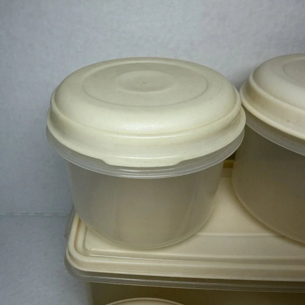 Rubbermaid Servin' Saver Storage Containers Almond Lids Lot Of 5 Vintage